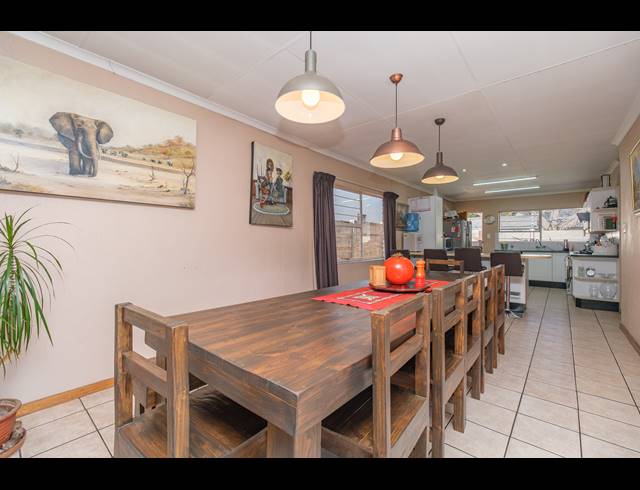 4 BEDROOM FREEHOLD FOR SALE IN WELTEVREDEN PARK